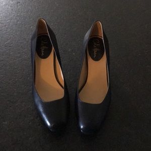 Navy women’s dress shoes